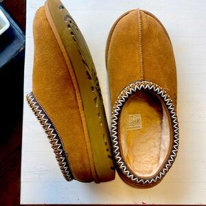 Women’s Ugg Tasman II, sz 10, in good condition, chestnut